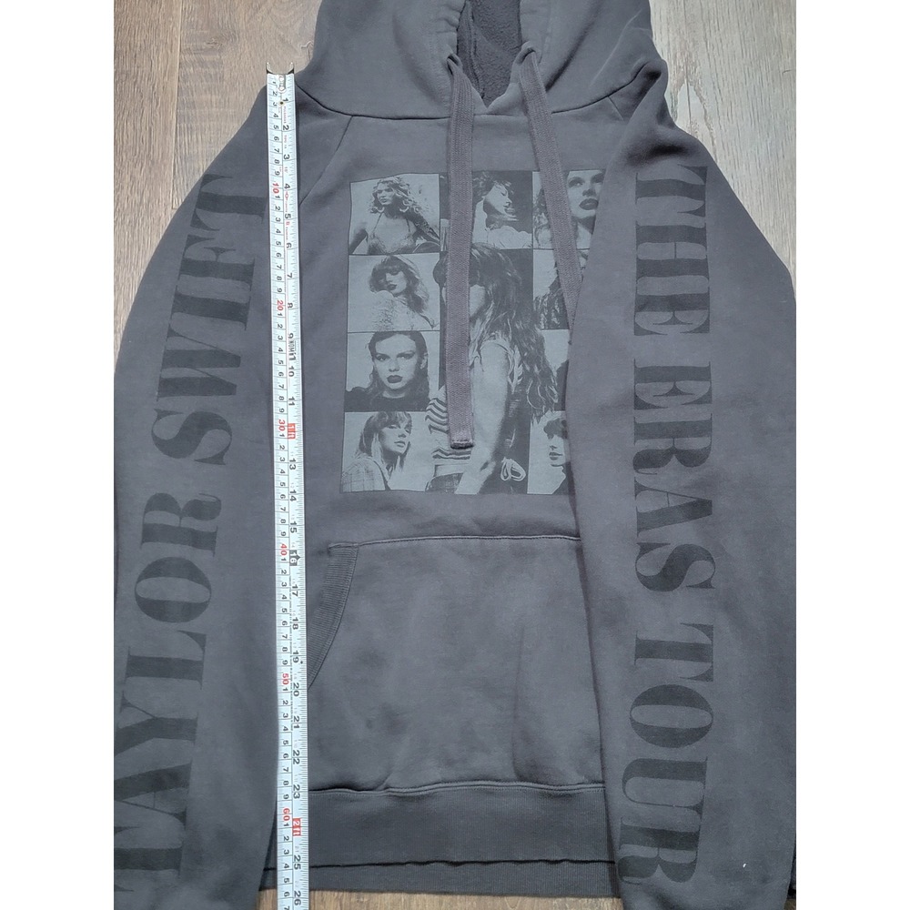 Taylor Swift The Eras Tour Graphic Sweatshirt Pullover‎ Quarter Zip Gray Size M